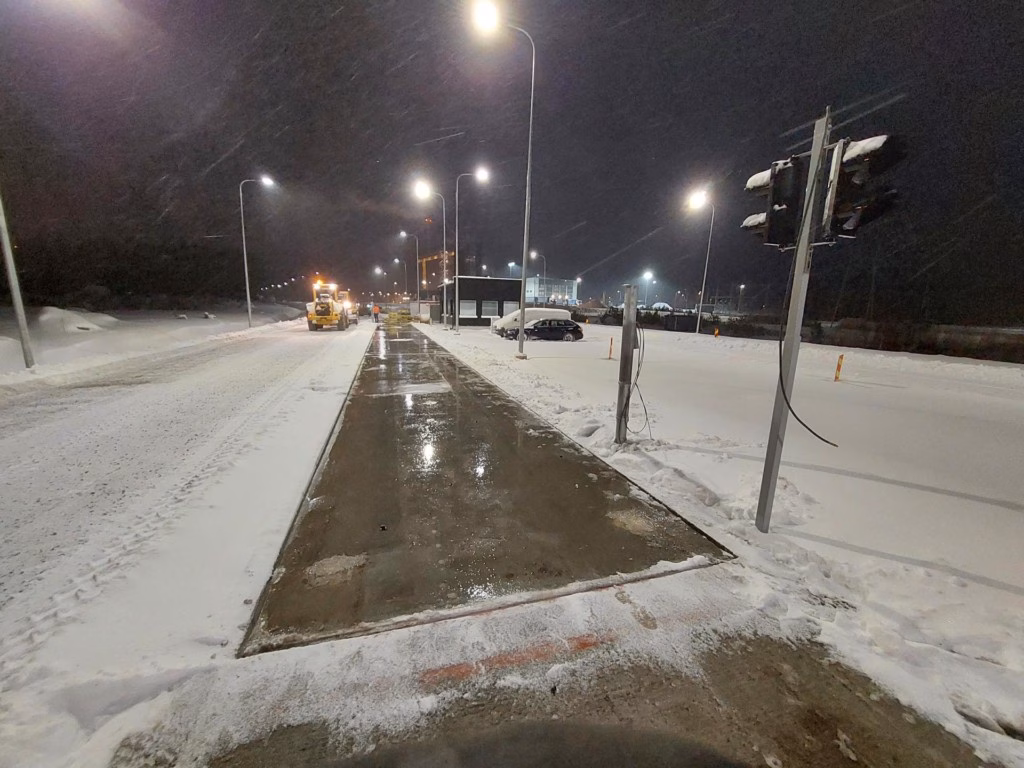 snötäckt väg